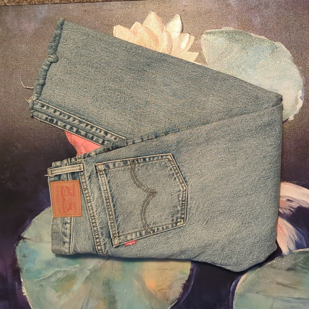 *GO*Levi's straight leg distressed denim